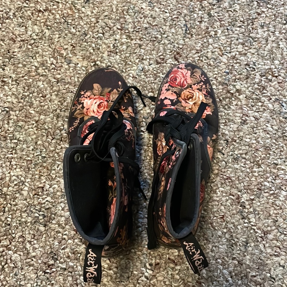 Doc Martins floral shoe